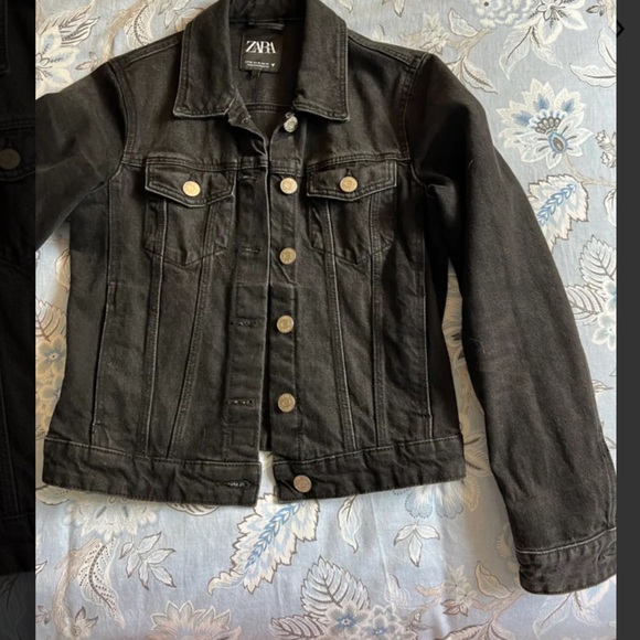 ZARA Little black denim jacket to go with everything! ZARA - Picture 3 of 7